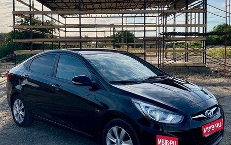 Hyundai Solaris II рестайлинг, 2012 год, 1 030 000 рублей, 3 фотография