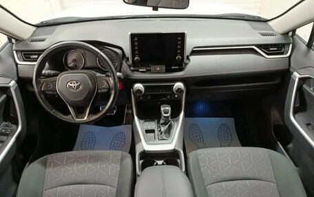 Toyota RAV4, 2019 год, 2 800 000 рублей, 8 фотография
