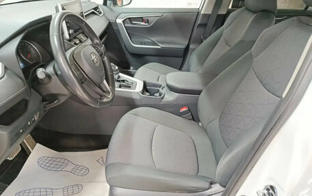 Toyota RAV4, 2019 год, 2 800 000 рублей, 13 фотография