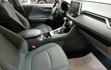 Toyota RAV4, 2019 год, 2 800 000 рублей, 16 фотография