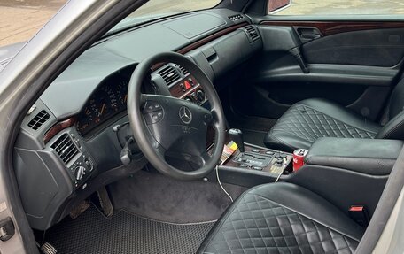Mercedes-Benz E-Класс, 1996 год, 400 000 рублей, 5 фотография