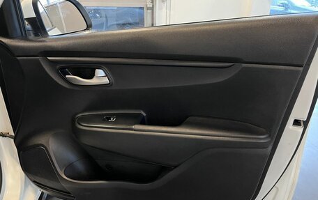 KIA Rio IV, 2018 год, 895 000 рублей, 28 фотография