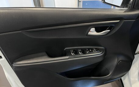 KIA Rio IV, 2018 год, 895 000 рублей, 22 фотография