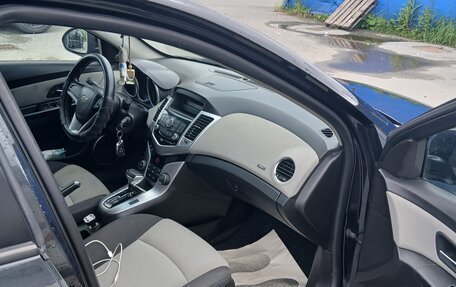 Chevrolet Cruze II, 2011 год, 800 000 рублей, 16 фотография