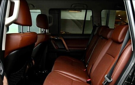 Toyota Land Cruiser Prado 150 рестайлинг 2, 2016 год, 3 499 999 рублей, 10 фотография