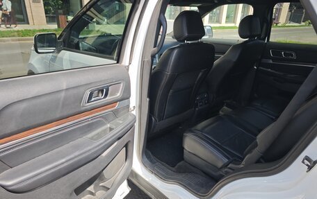 Ford Explorer VI, 2016 год, 2 600 000 рублей, 11 фотография