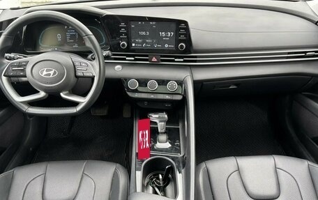 Hyundai Elantra, 2023 год, 2 080 000 рублей, 10 фотография
