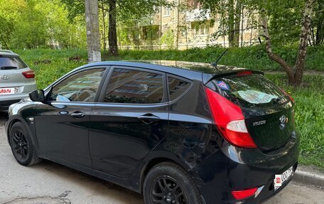Hyundai Solaris II рестайлинг, 2011 год, 680 000 рублей, 2 фотография