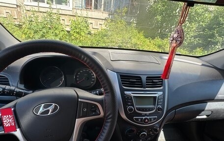 Hyundai Solaris II рестайлинг, 2011 год, 680 000 рублей, 4 фотография
