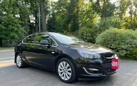 Opel Astra J, 2014 год, 1 300 000 рублей, 4 фотография