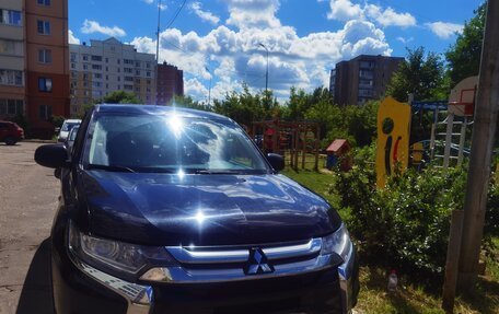 Mitsubishi Outlander III рестайлинг 3, 2017 год, 2 000 000 рублей, 2 фотография