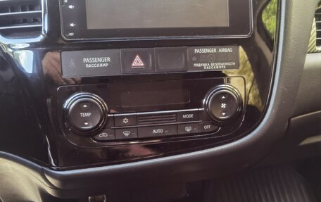 Mitsubishi Outlander III рестайлинг 3, 2017 год, 2 000 000 рублей, 4 фотография