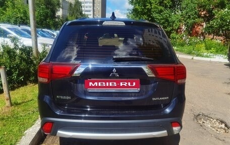 Mitsubishi Outlander III рестайлинг 3, 2017 год, 2 000 000 рублей, 11 фотография