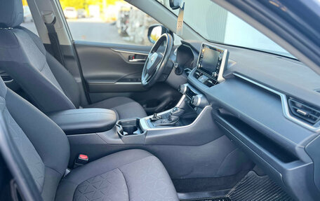 Toyota RAV4, 2021 год, 3 050 000 рублей, 7 фотография