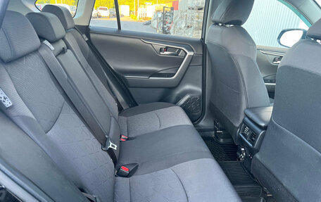 Toyota RAV4, 2021 год, 3 050 000 рублей, 8 фотография