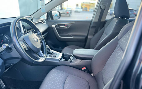 Toyota RAV4, 2021 год, 3 050 000 рублей, 9 фотография