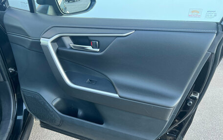 Toyota RAV4, 2021 год, 3 050 000 рублей, 13 фотография