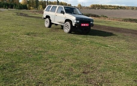 Nissan Terrano II рестайлинг, 1993 год, 300 000 рублей, 1 фотография