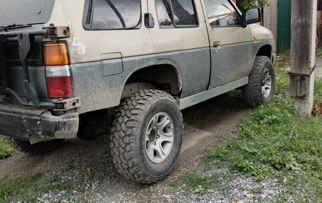 Nissan Terrano II рестайлинг, 1993 год, 300 000 рублей, 5 фотография