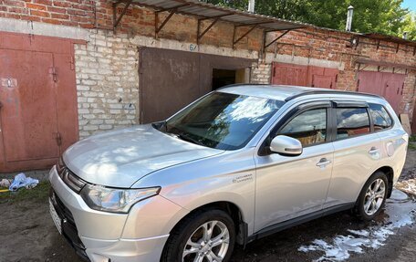 Mitsubishi Outlander III рестайлинг 3, 2013 год, 1 550 000 рублей, 6 фотография