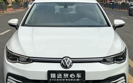 Volkswagen Golf VIII, 2023 год, 1 350 000 рублей, 2 фотография