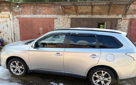 Mitsubishi Outlander III рестайлинг 3, 2013 год, 1 550 000 рублей, 8 фотография