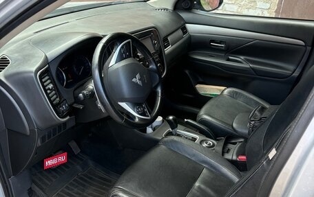 Mitsubishi Outlander III рестайлинг 3, 2013 год, 1 550 000 рублей, 2 фотография