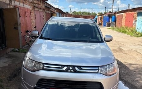 Mitsubishi Outlander III рестайлинг 3, 2013 год, 1 550 000 рублей, 12 фотография