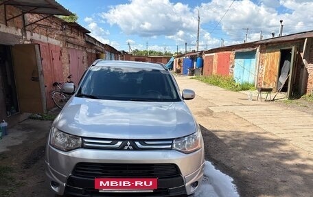 Mitsubishi Outlander III рестайлинг 3, 2013 год, 1 550 000 рублей, 7 фотография