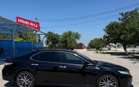 Toyota Camry, 2018 год, 2 700 000 рублей, 4 фотография