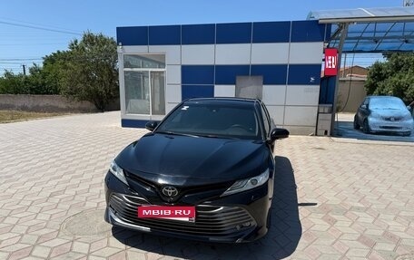 Toyota Camry, 2018 год, 2 700 000 рублей, 10 фотография