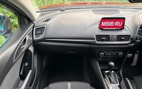 Mazda Axela, 2017 год, 1 050 000 рублей, 24 фотография