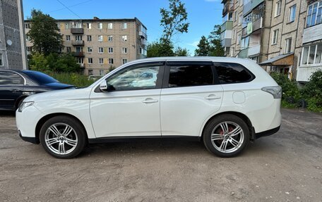 Mitsubishi Outlander III рестайлинг 3, 2014 год, 1 550 000 рублей, 8 фотография