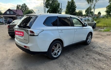 Mitsubishi Outlander III рестайлинг 3, 2014 год, 1 550 000 рублей, 5 фотография