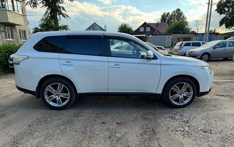 Mitsubishi Outlander III рестайлинг 3, 2014 год, 1 550 000 рублей, 4 фотография