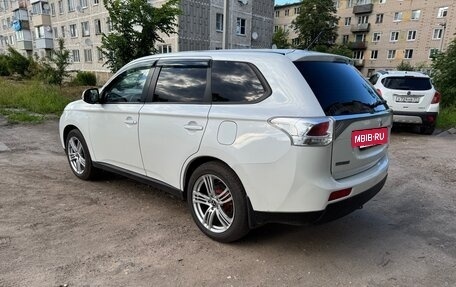 Mitsubishi Outlander III рестайлинг 3, 2014 год, 1 550 000 рублей, 7 фотография