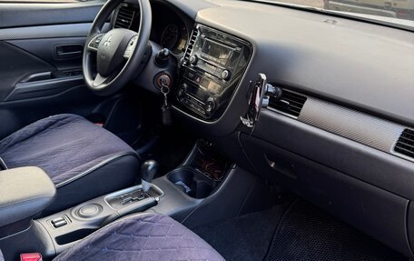 Mitsubishi Outlander III рестайлинг 3, 2014 год, 1 550 000 рублей, 16 фотография