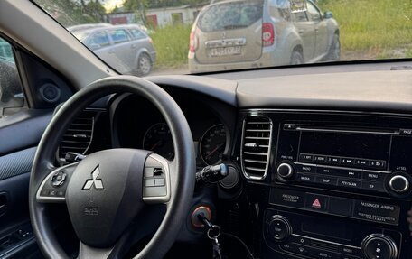 Mitsubishi Outlander III рестайлинг 3, 2014 год, 1 550 000 рублей, 17 фотография