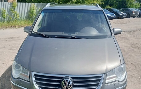 Volkswagen Touran III, 2008 год, 680 000 рублей, 1 фотография