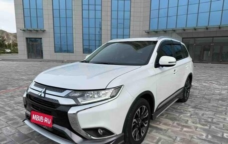 Mitsubishi Outlander III рестайлинг 3, 2021 год, 1 650 000 рублей, 1 фотография