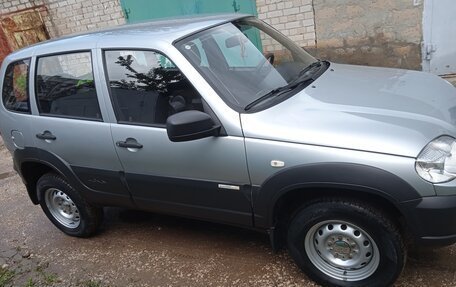 Chevrolet Niva I рестайлинг, 2014 год, 650 000 рублей, 3 фотография