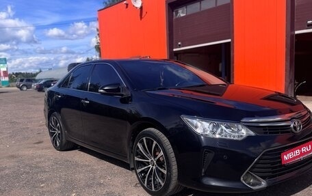 Toyota Camry, 2015 год, 2 800 000 рублей, 2 фотография