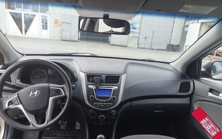Hyundai Solaris II рестайлинг, 2012 год, 650 000 рублей, 6 фотография