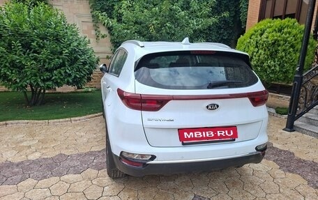 KIA Sportage IV рестайлинг, 2021 год, 1 850 000 рублей, 3 фотография