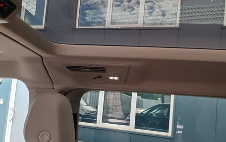 Volkswagen Multivan, 2023 год, 6 150 000 рублей, 9 фотография