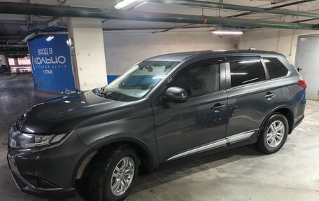 Mitsubishi Outlander III рестайлинг 3, 2021 год, 2 350 000 рублей, 4 фотография