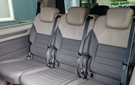 Volkswagen Multivan, 2023 год, 6 150 000 рублей, 28 фотография