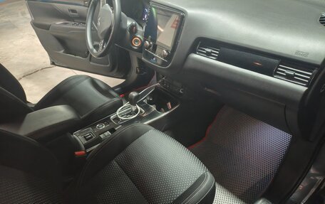 Mitsubishi Outlander III рестайлинг 3, 2021 год, 2 350 000 рублей, 9 фотография