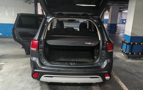 Mitsubishi Outlander III рестайлинг 3, 2021 год, 2 350 000 рублей, 12 фотография