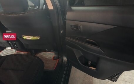 Mitsubishi Outlander III рестайлинг 3, 2021 год, 2 350 000 рублей, 11 фотография